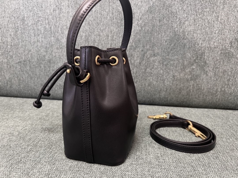 Va1e*ntin0 bucket bag